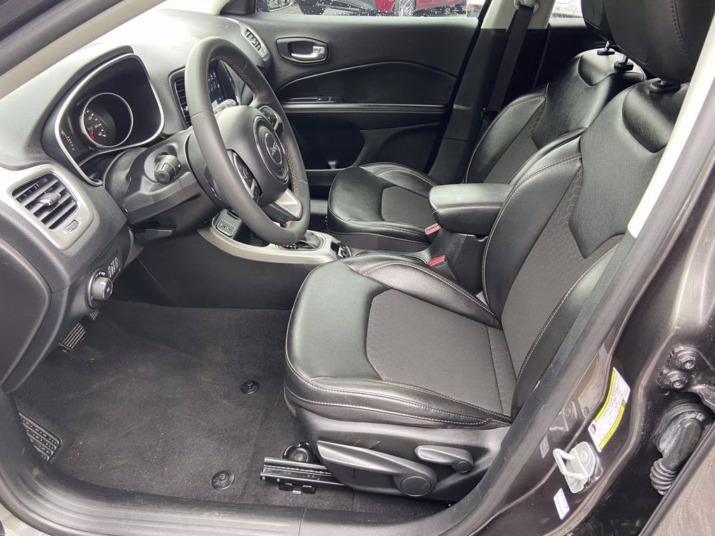 2021 Granite Crystal Metallic Clearcoat Jeep Compass Latitude FWD SUV