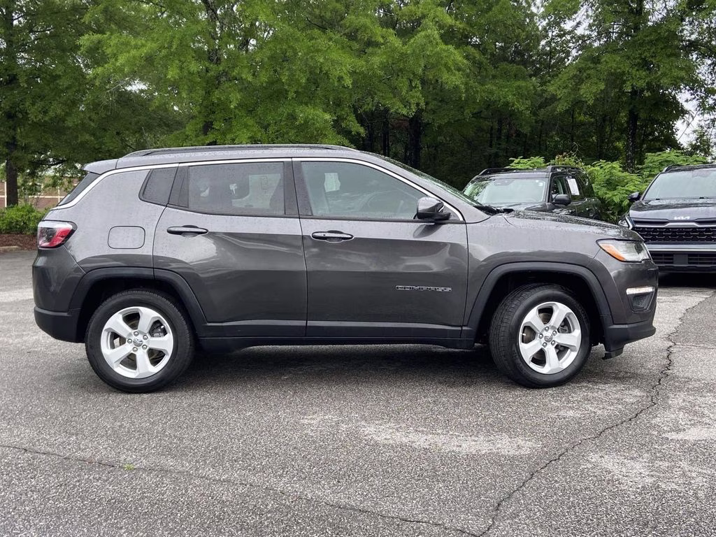 2021 Granite Crystal Metallic Clearcoat Jeep Compass Latitude FWD SUV