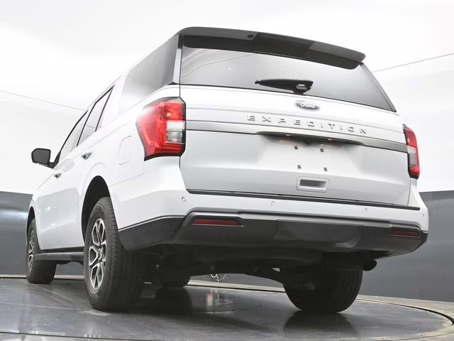 2023 Oxford White Ford Expedition XL 4X4 SUV