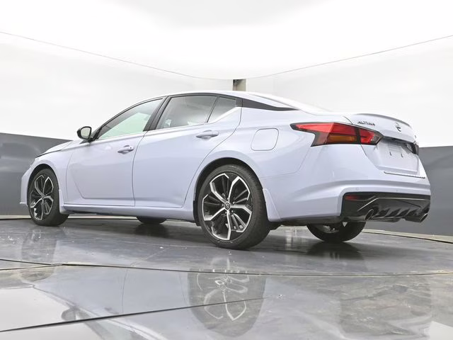 2023 Gray Sky Pearl Nissan Altima 2.5 SR FWD Sedan
