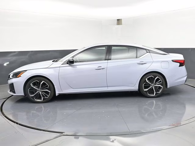 2023 Gray Sky Pearl Nissan Altima 2.5 SR FWD Sedan