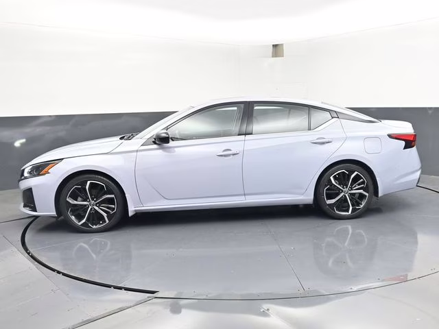 2023 Gray Sky Pearl Nissan Altima 2.5 SR FWD Sedan
