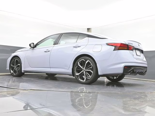 2023 Gray Sky Pearl Nissan Altima 2.5 SR FWD Sedan