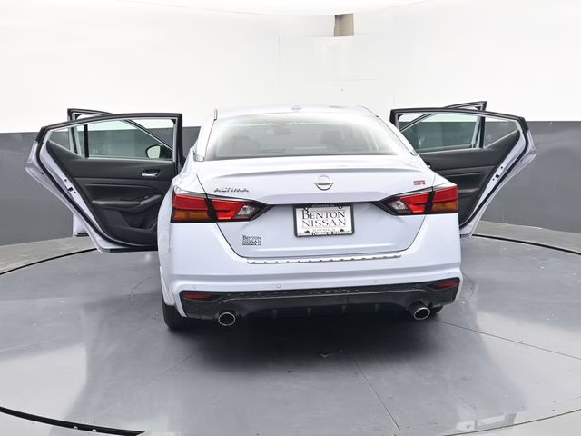 2023 Gray Sky Pearl Nissan Altima 2.5 SR FWD Sedan