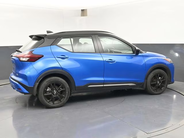 2022 Electric Blue/Super Black Nissan Kicks SR FWD SUV