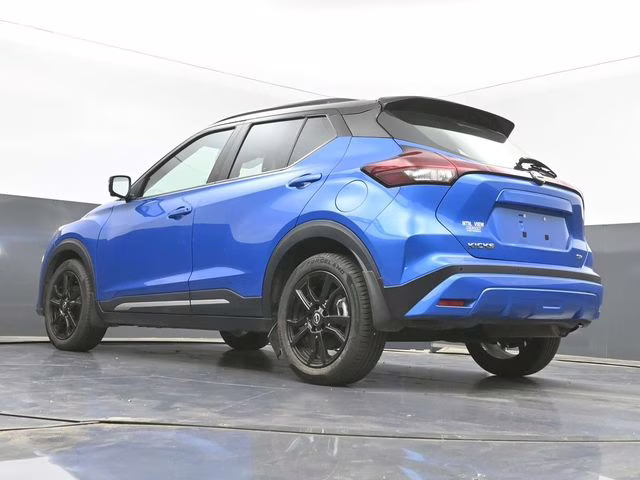 2022 Electric Blue/Super Black Nissan Kicks SR FWD SUV