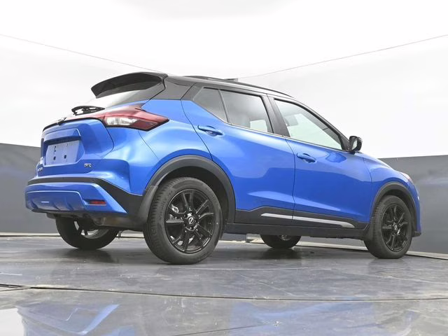 2022 Electric Blue/Super Black Nissan Kicks SR FWD SUV