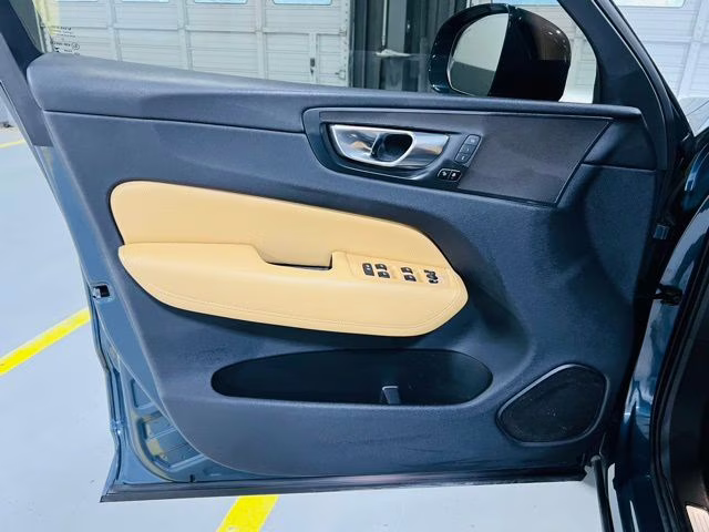 2019 Denim Blue Metallic Volvo XC60 T5 Momentum FWD SUV