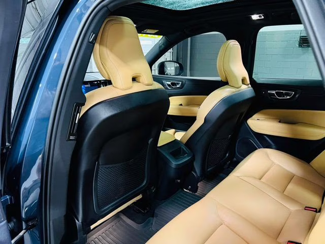 2019 Denim Blue Metallic Volvo XC60 T5 Momentum FWD SUV