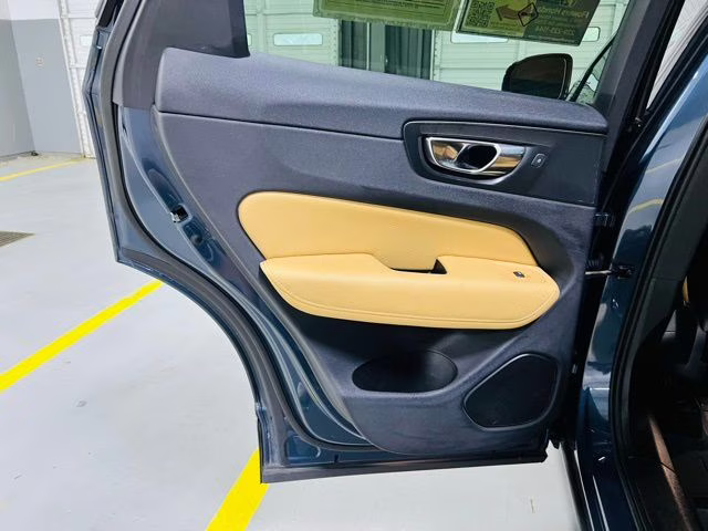 2019 Denim Blue Metallic Volvo XC60 T5 Momentum FWD SUV