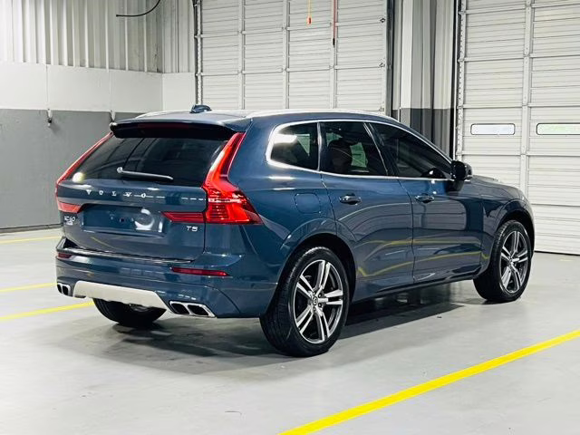 2019 Denim Blue Metallic Volvo XC60 T5 Momentum FWD SUV