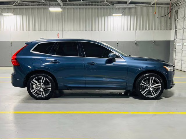 2019 Denim Blue Metallic Volvo XC60 T5 Momentum FWD SUV