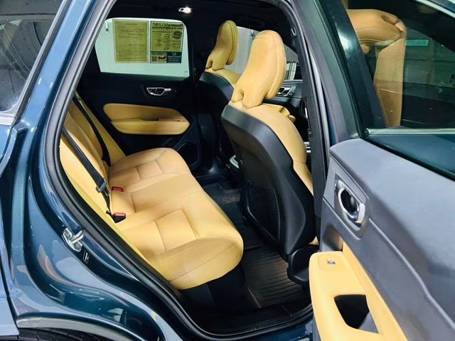 2019 Denim Blue Metallic Volvo XC60 T5 Momentum FWD SUV