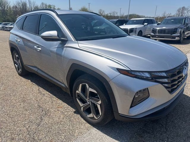 2023 Shimmering Silver Hyundai Tucson SEL FWD SUV