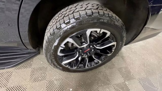 2022 Onyx Black GMC Yukon SLE 4X4 SUV