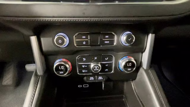 2022 Onyx Black GMC Yukon SLE 4X4 SUV