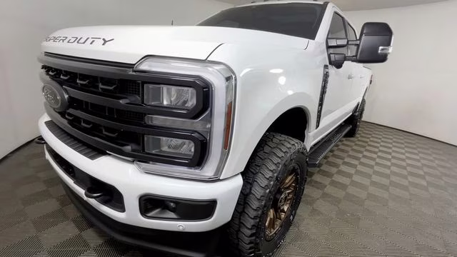 2024 White Metallic Ford F-350SD Lariat 4X4 Truck