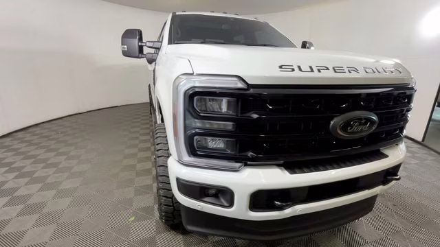 2024 White Metallic Ford F-350SD Lariat 4X4 Truck