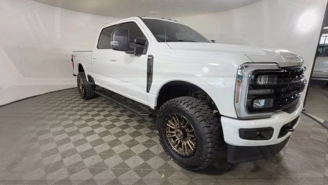 2024 White Metallic Ford F-350SD Lariat 4X4 Truck