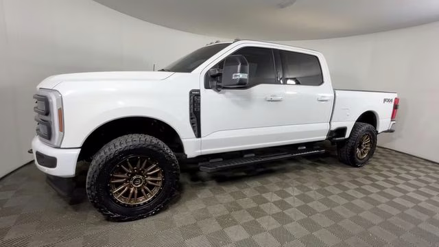 2024 White Metallic Ford F-350SD Lariat 4X4 Truck