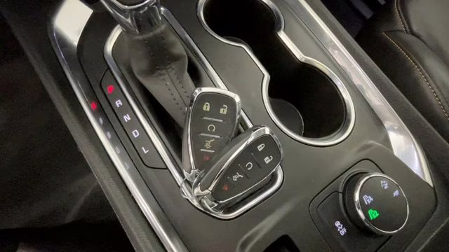 2021 Summit White Chevrolet Traverse LT Leather AWD SUV