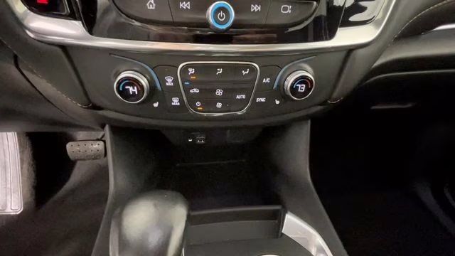 2021 Summit White Chevrolet Traverse LT Leather AWD SUV
