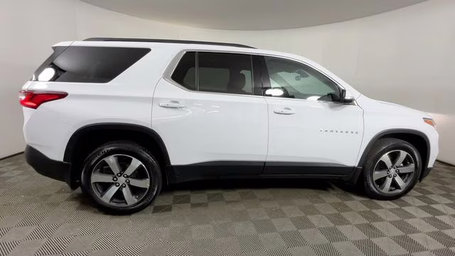 2021 Summit White Chevrolet Traverse LT Leather AWD SUV