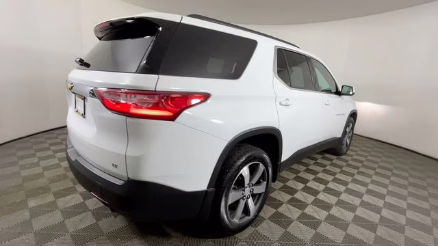 2021 Summit White Chevrolet Traverse LT Leather AWD SUV