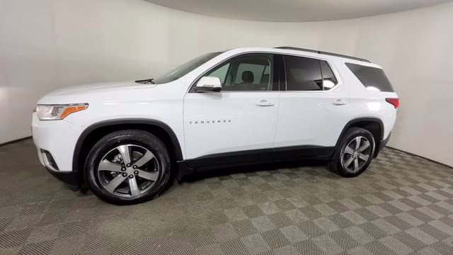 2021 Summit White Chevrolet Traverse LT Leather AWD SUV