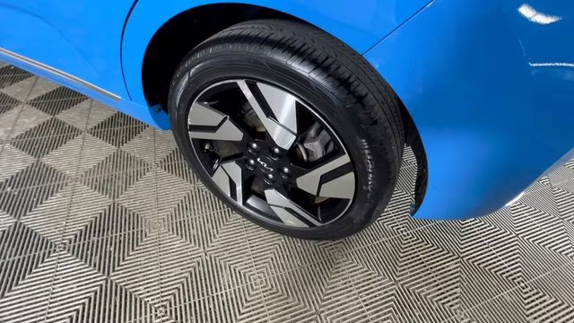 2023 Surf Blue w/Black Roof Kia Soul GT-Line FWD Hatchback