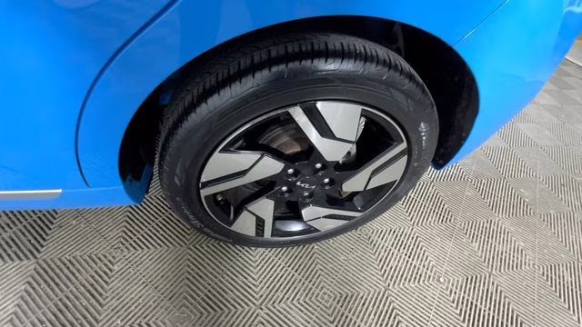 2023 Surf Blue w/Black Roof Kia Soul GT-Line FWD Hatchback