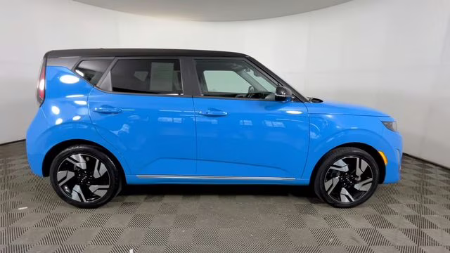 2023 Surf Blue w/Black Roof Kia Soul GT-Line FWD Hatchback