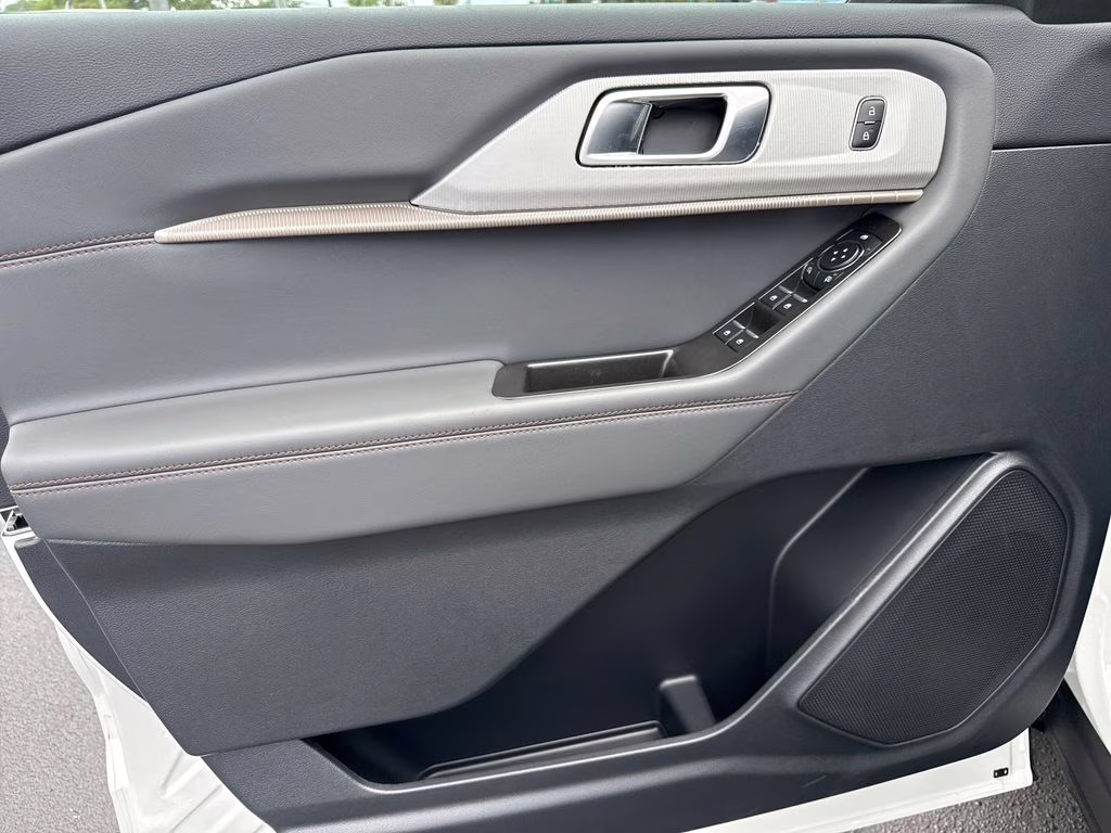 2026 Star White Metallic Tri-Coat Ford Explorer Active RWD SUV