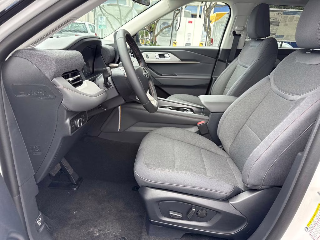 2026 Star White Metallic Tri-Coat Ford Explorer Active RWD SUV