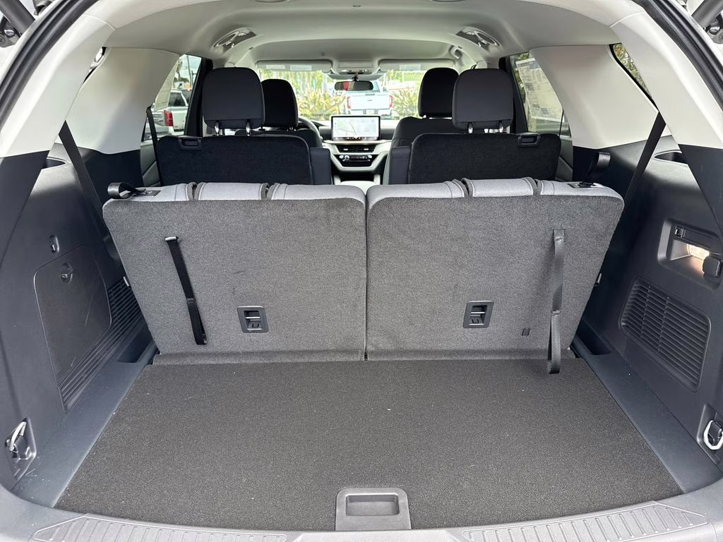 2026 Star White Metallic Tri-Coat Ford Explorer Active RWD SUV