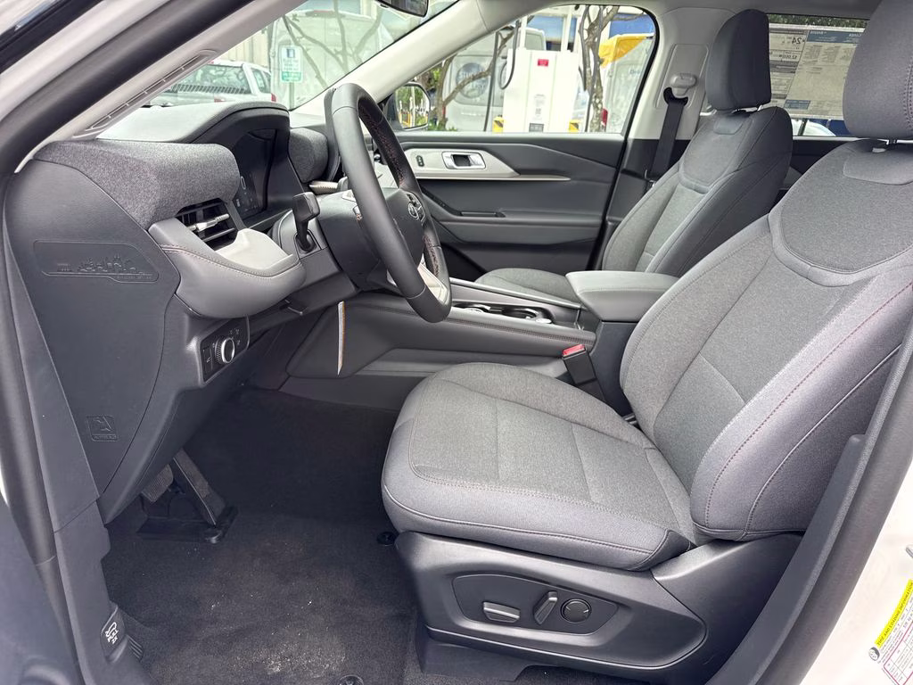 2026 Star White Metallic Tri-Coat Ford Explorer Active RWD SUV