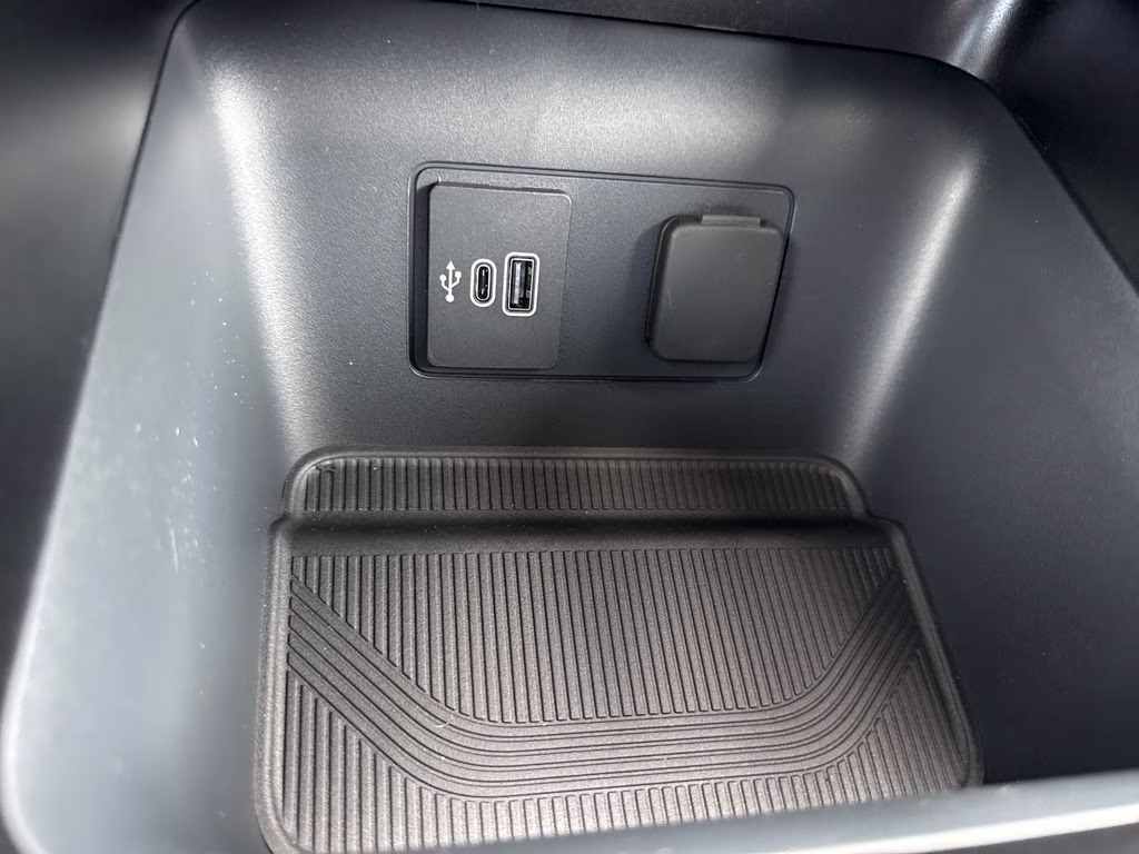 2026 Star White Metallic Tri-Coat Ford Explorer Active RWD SUV