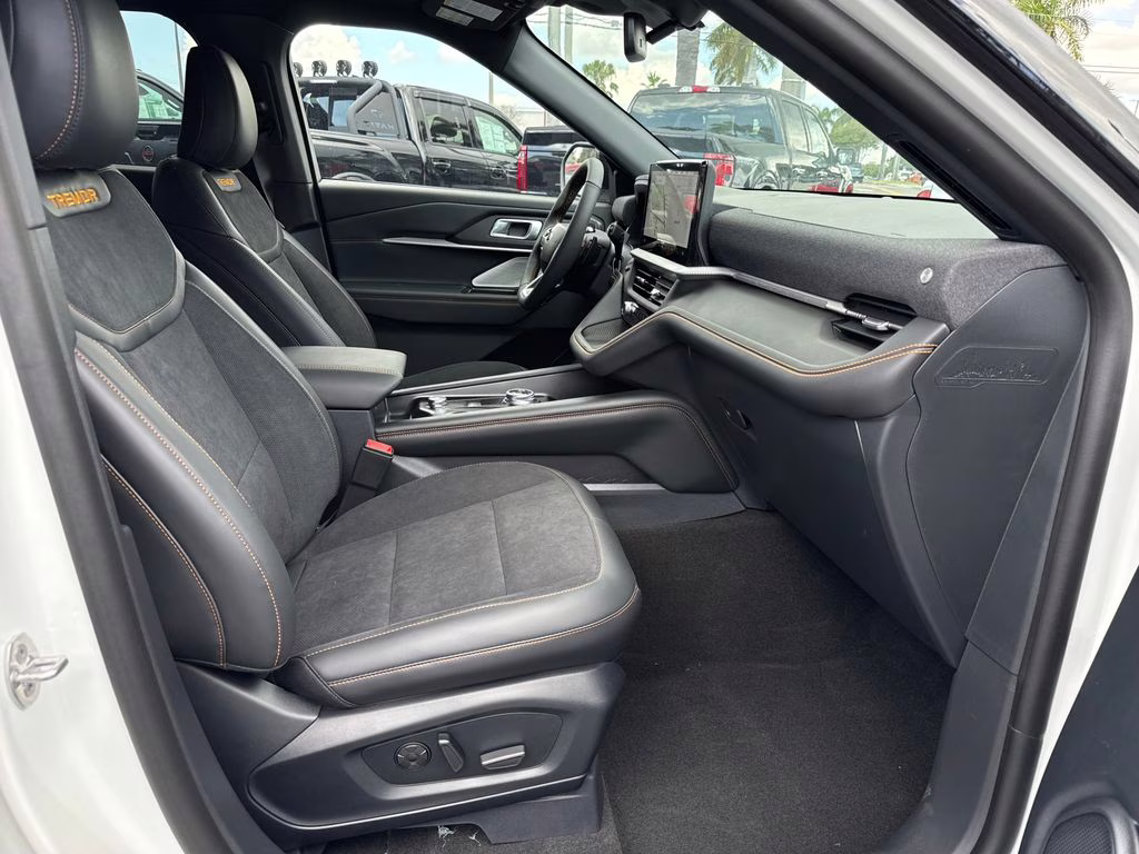 2026 Star White Metallic Tri-Coat Ford Explorer Tremor 4X4 SUV