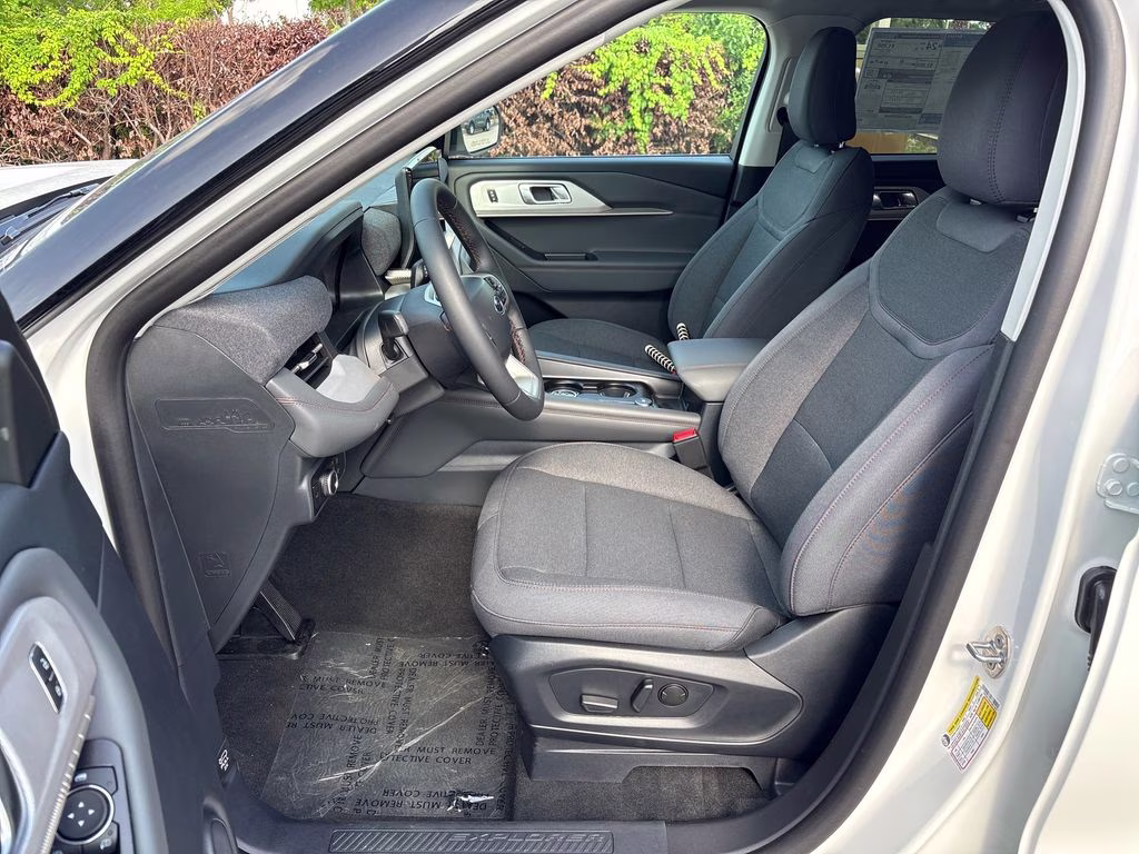 2026 Star White Metallic Tri-Coat Ford Explorer Active RWD SUV