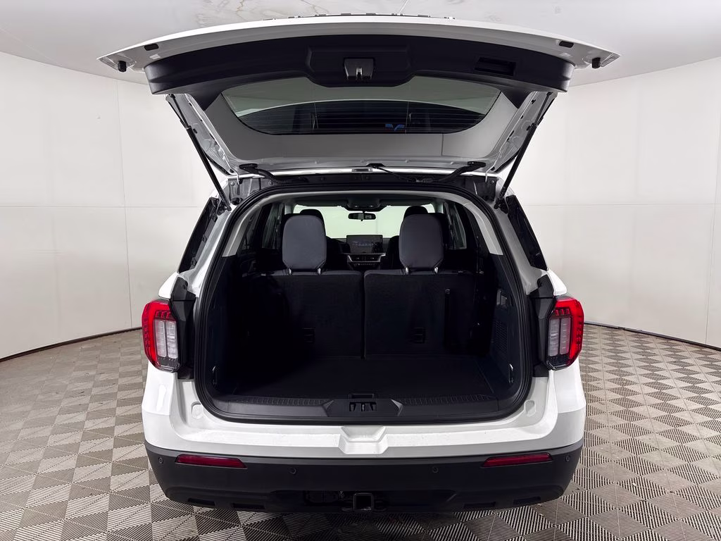 2026 Star White Metallic Tri-Coat Ford Explorer Active RWD SUV
