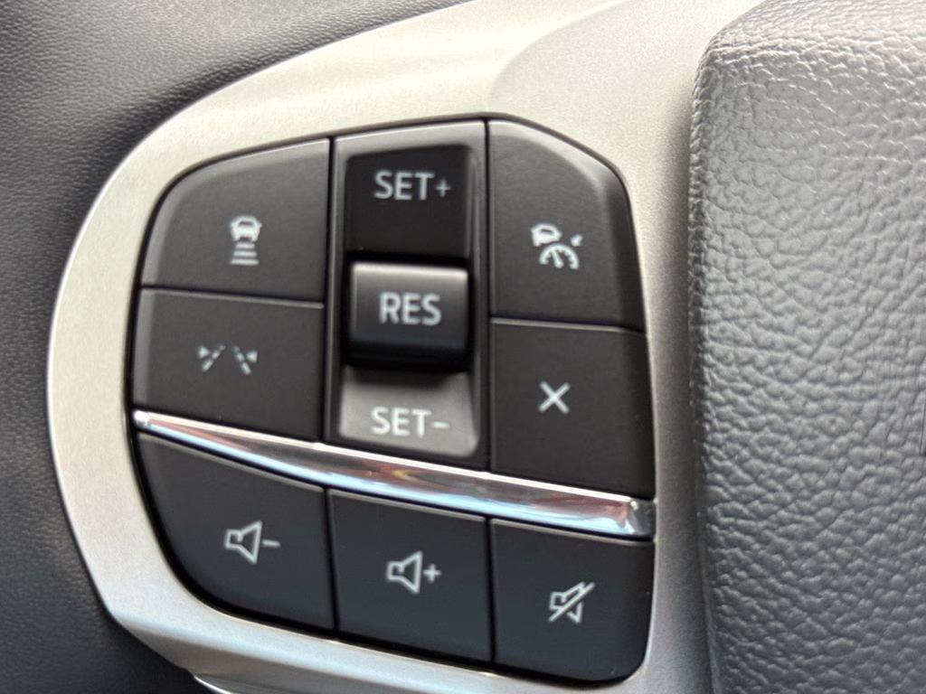 2026 Star White Metallic Tri-Coat Ford Explorer Active RWD SUV