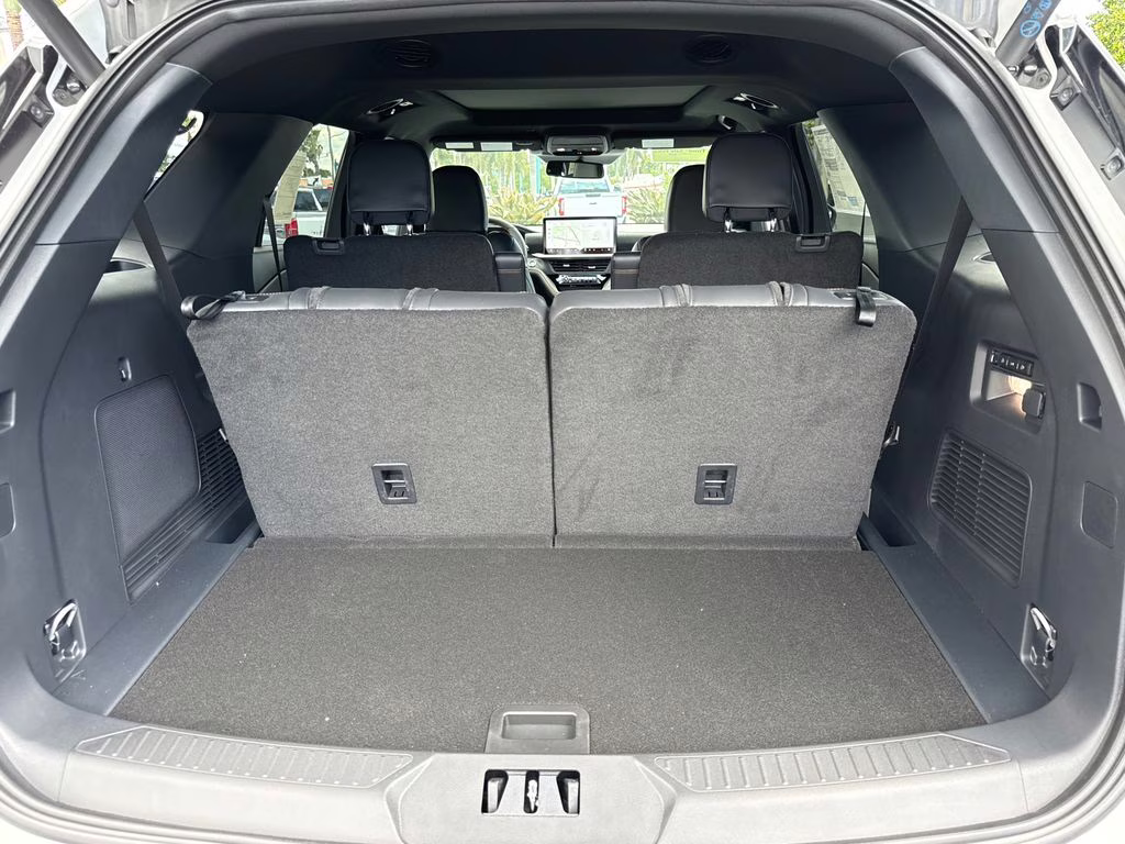2026 Star White Metallic Tri-Coat Ford Explorer Tremor 4X4 SUV