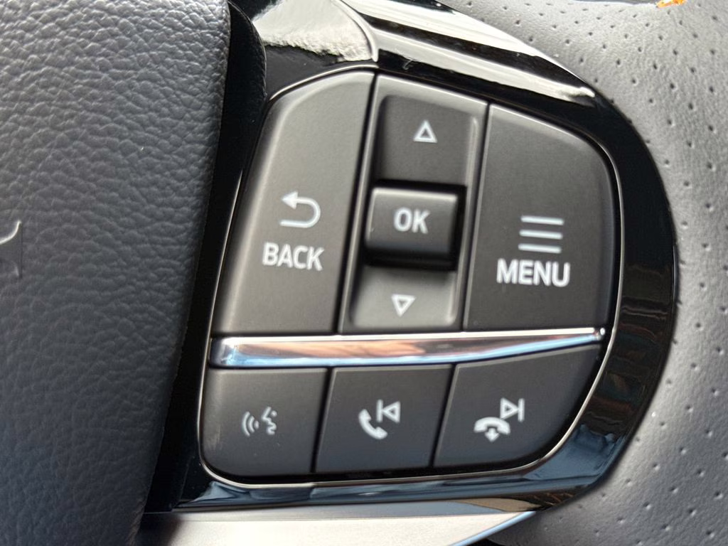 2026 Star White Metallic Tri-Coat Ford Explorer Tremor 4X4 SUV