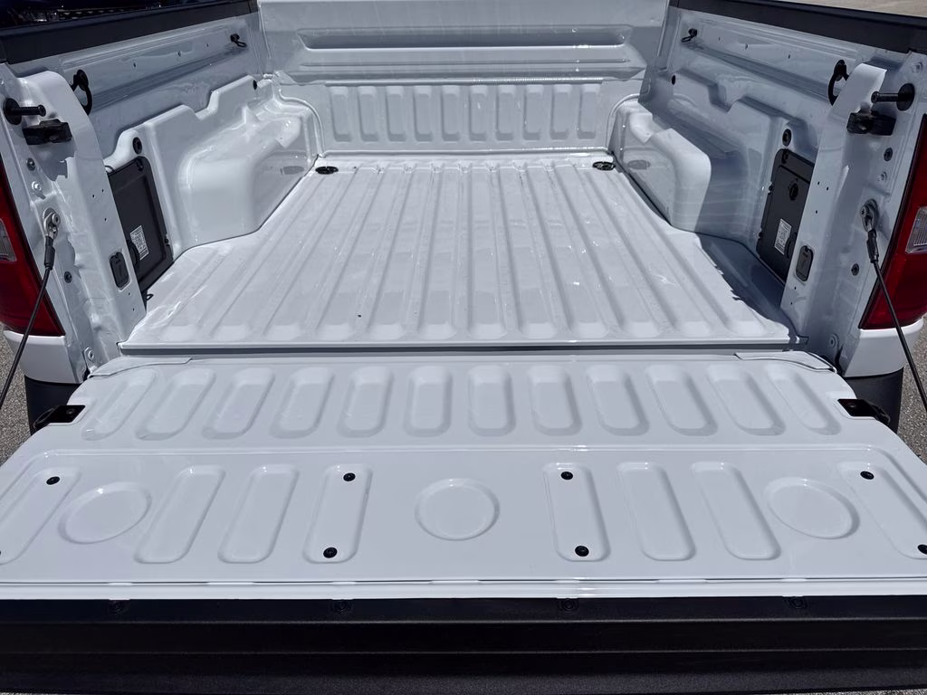 2026 Oxford White Ford Maverick XLT FWD Truck
