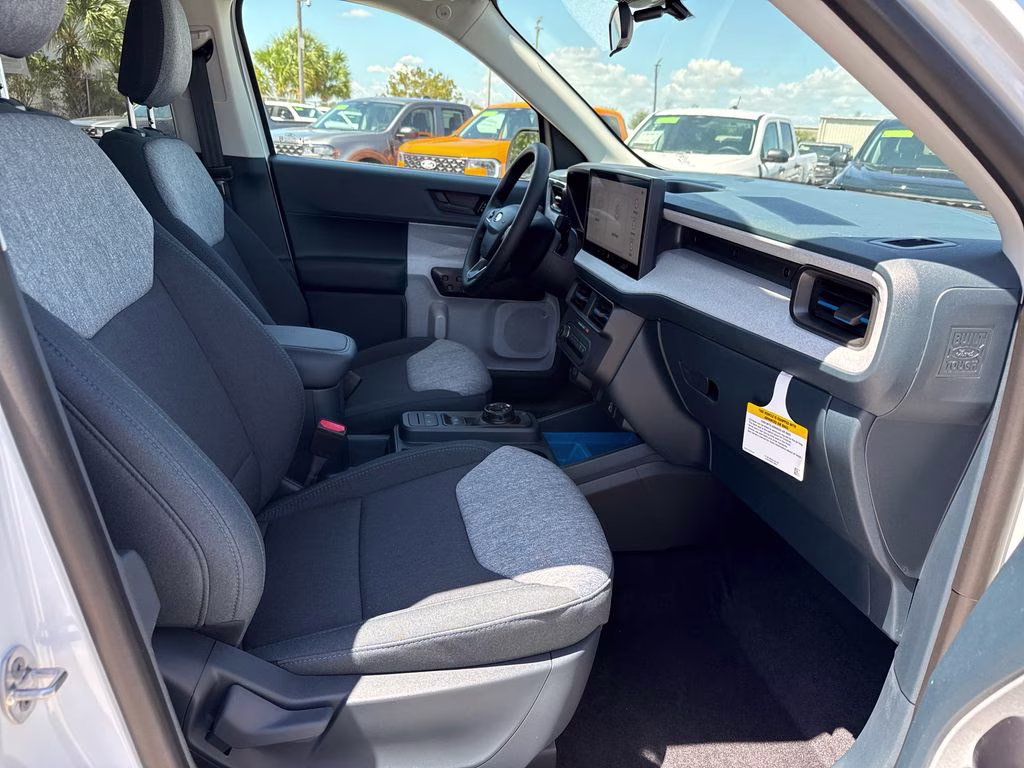 2026 Oxford White Ford Maverick XLT FWD Truck