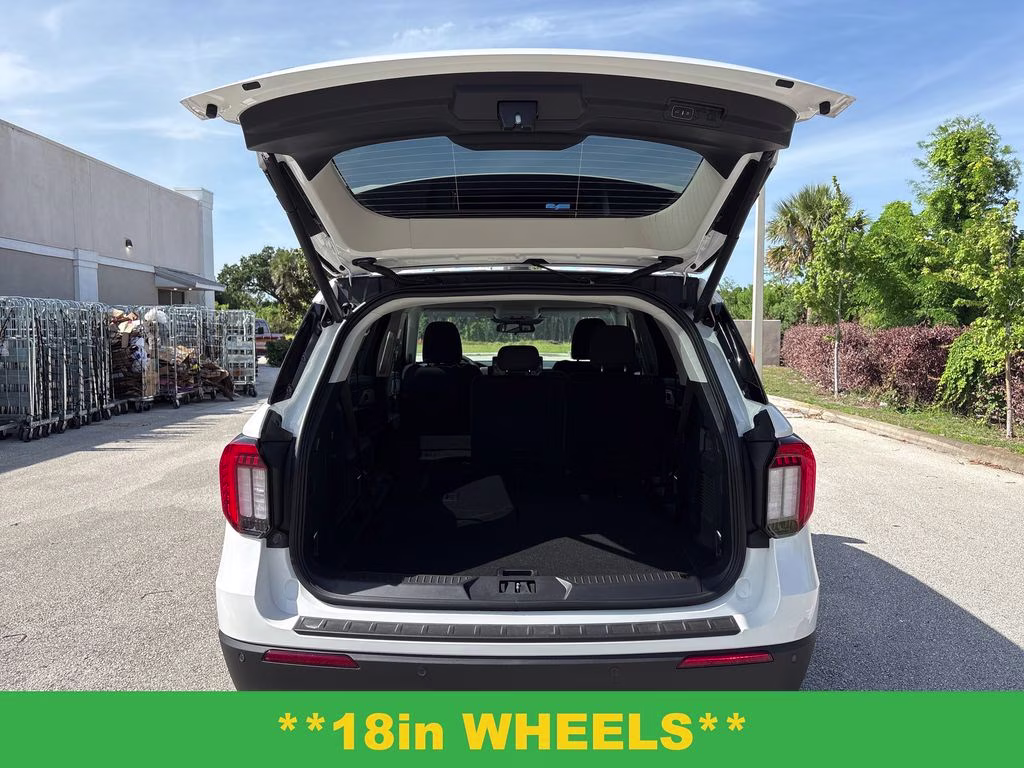 2026 Star White Metallic Tri-Coat Ford Explorer Active RWD SUV