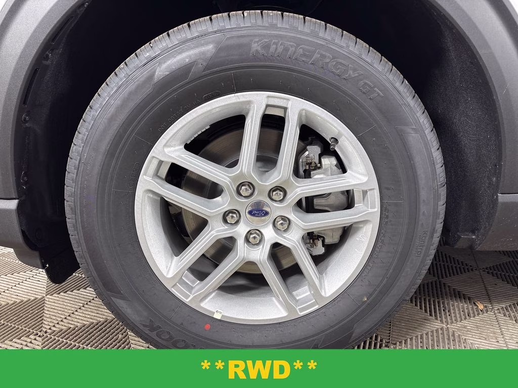 2026 Star White Metallic Tri-Coat Ford Explorer Active RWD SUV