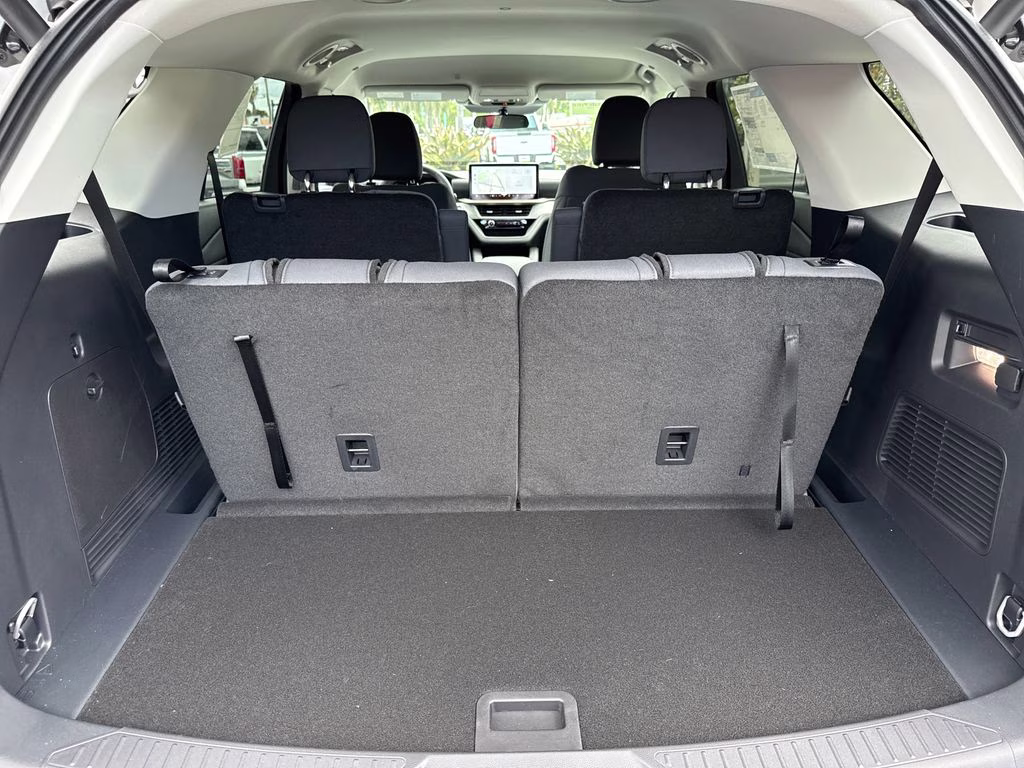 2026 Star White Metallic Tri-Coat Ford Explorer Active RWD SUV