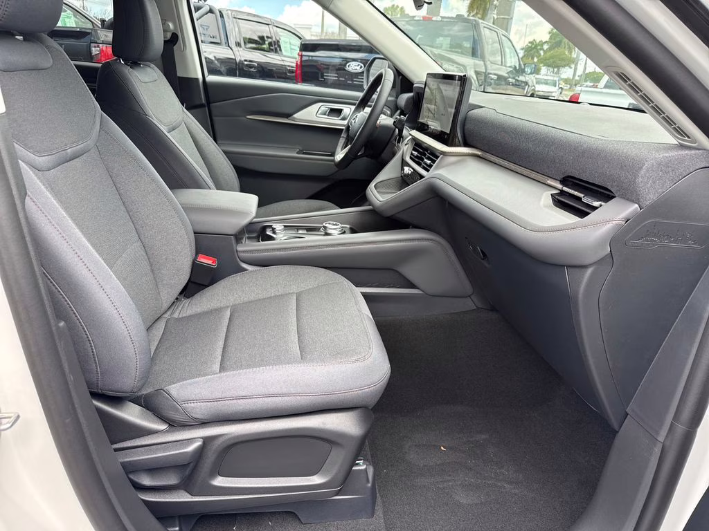 2026 Star White Metallic Tri-Coat Ford Explorer Active RWD SUV