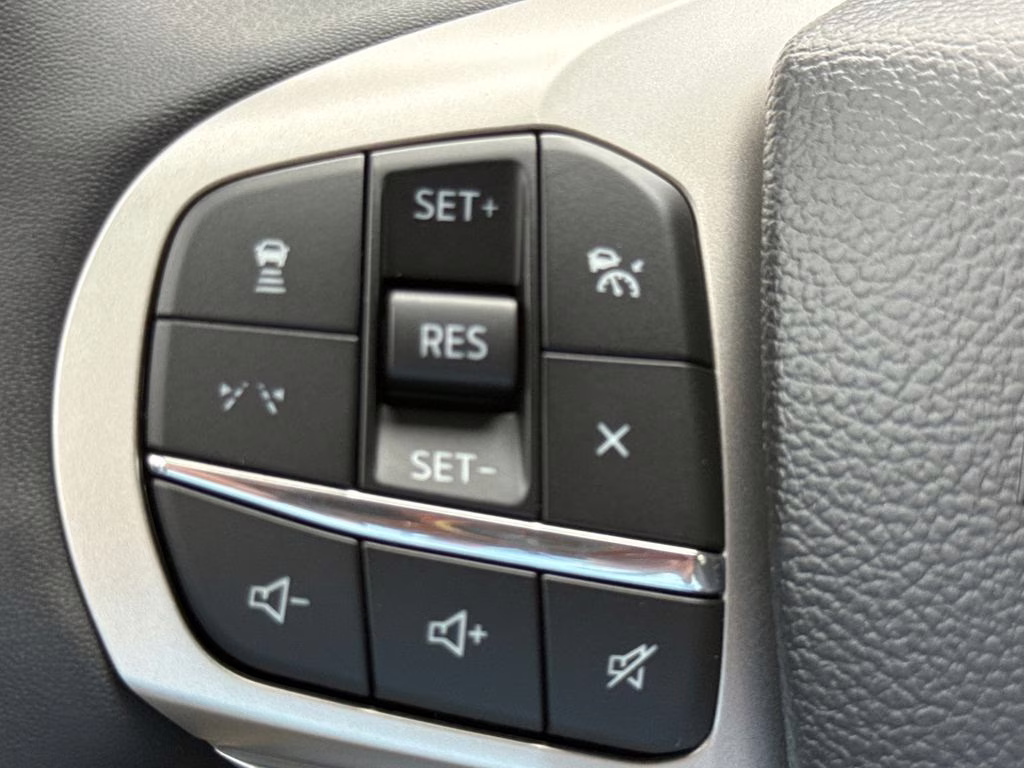 2026 Star White Metallic Tri-Coat Ford Explorer Active RWD SUV